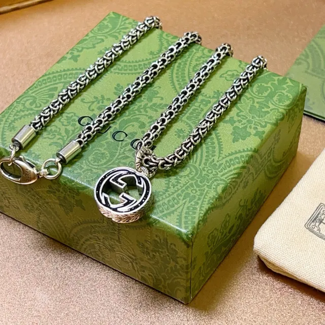 Gucci GG Marmont Silver Black Byzantine-Link Chain Interlocking Double-G Pendant Necklace 4