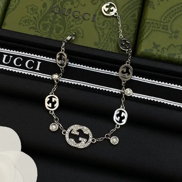 Gucci GG Marmont Prata Branco Interlocking G Motif Pavé Cristal Accents Colar 2