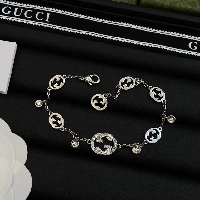 Gucci GG Marmont Prata Branco Interlocking G Motif Pavé Cristal Accents Colar 3