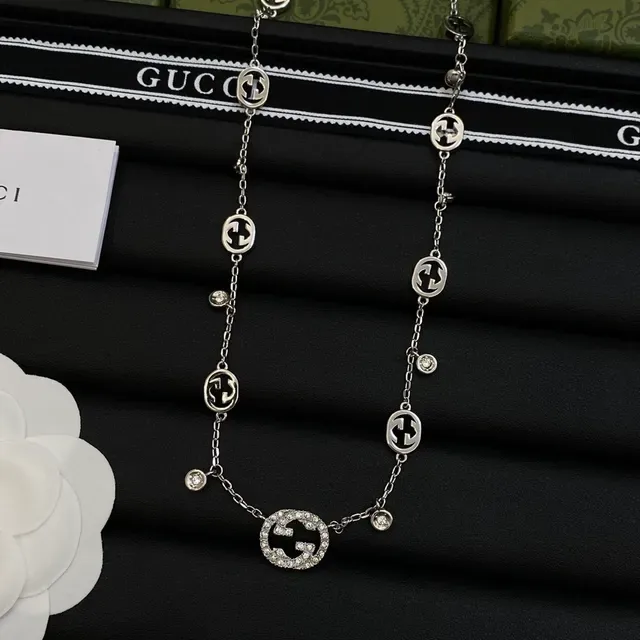 Gucci GG Marmont Prata Branco Interlocking G Motif Pavé Cristal Accents Colar 4