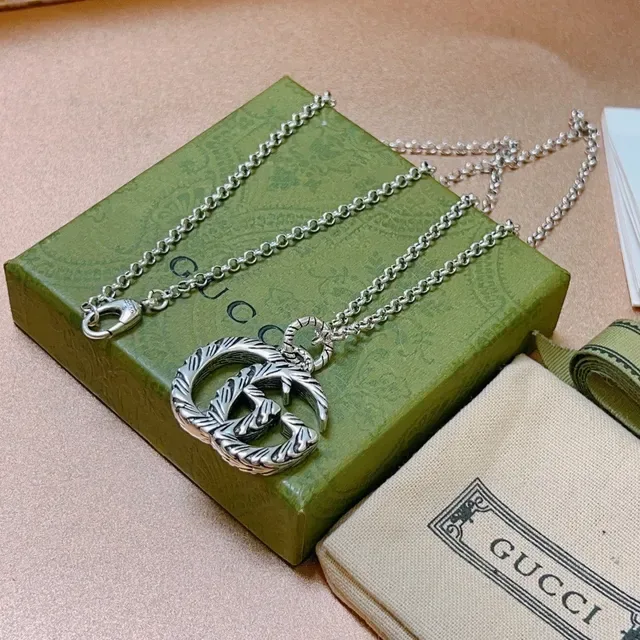 Gucci GG Marmont Textured Interlocking G Pendant Necklace 3