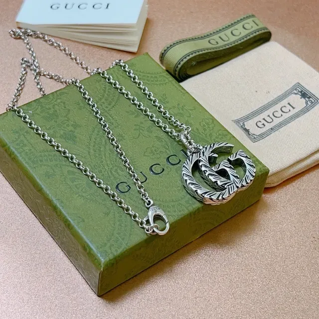 Gucci GG Marmont Textured Interlocking G Pendant Necklace 6