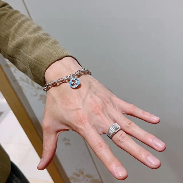 Bracelet Gucci GG Marmont Chaîne Twisted Rope-Link avec Charm GG Émaillé 3