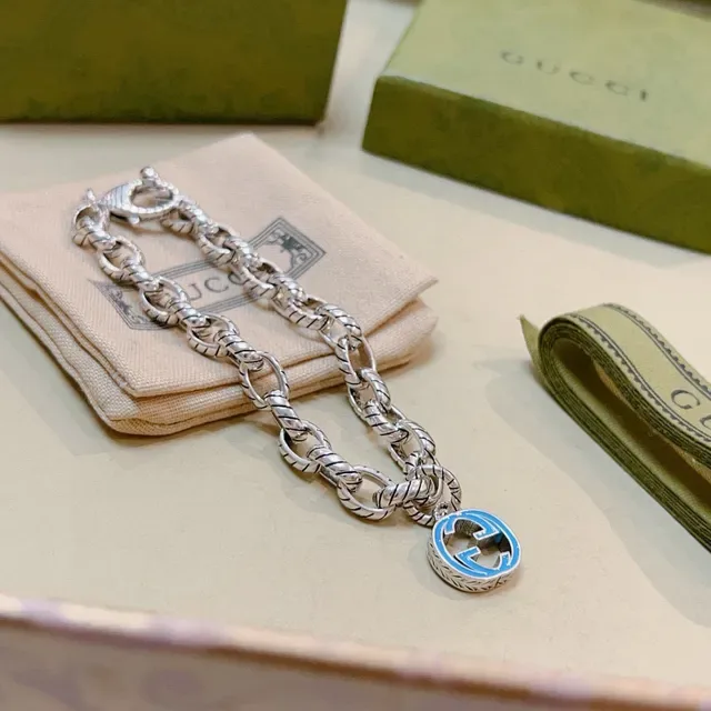 Bracelet Gucci GG Marmont Chaîne Twisted Rope-Link avec Charm GG Émaillé 4