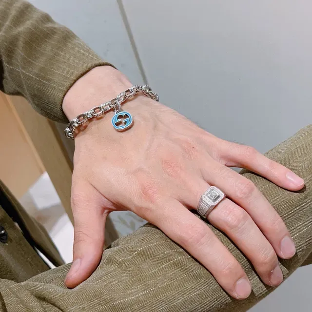 Bracelet Gucci GG Marmont Chaîne Twisted Rope-Link avec Charm GG Émaillé 5