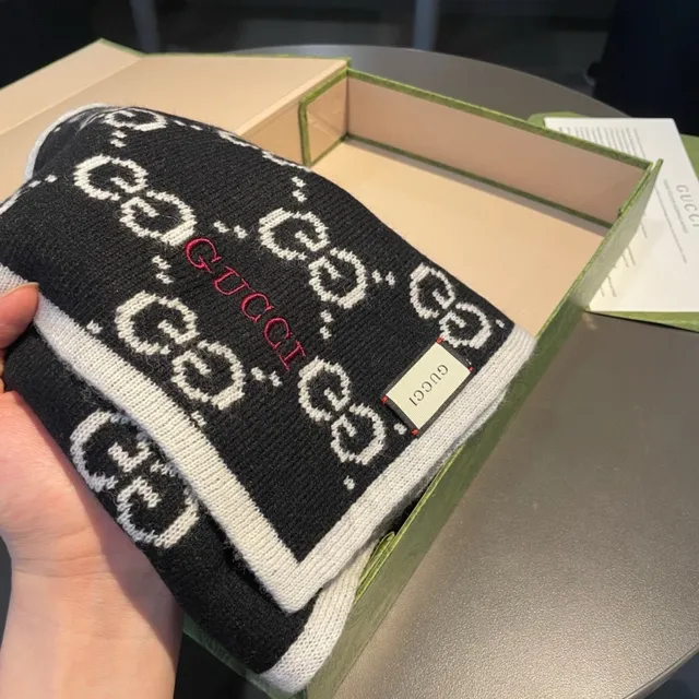 Gucci GG Monogram Cachecol Preto Branco Tricô dupla face Interlocking Cashmere 6