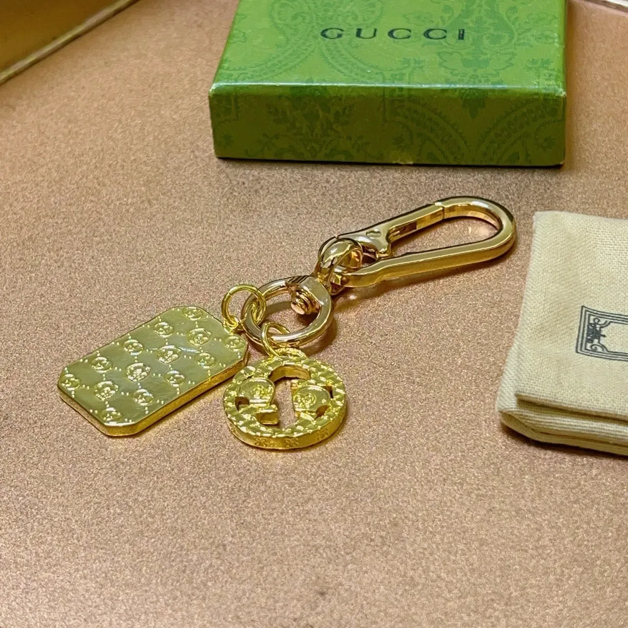 Gucci Gold Green Metal Double G Logo Charm Jewelry 2