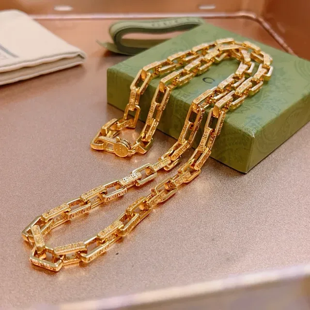 Gucci Gold Rectangular Link Chain Necklace 3
