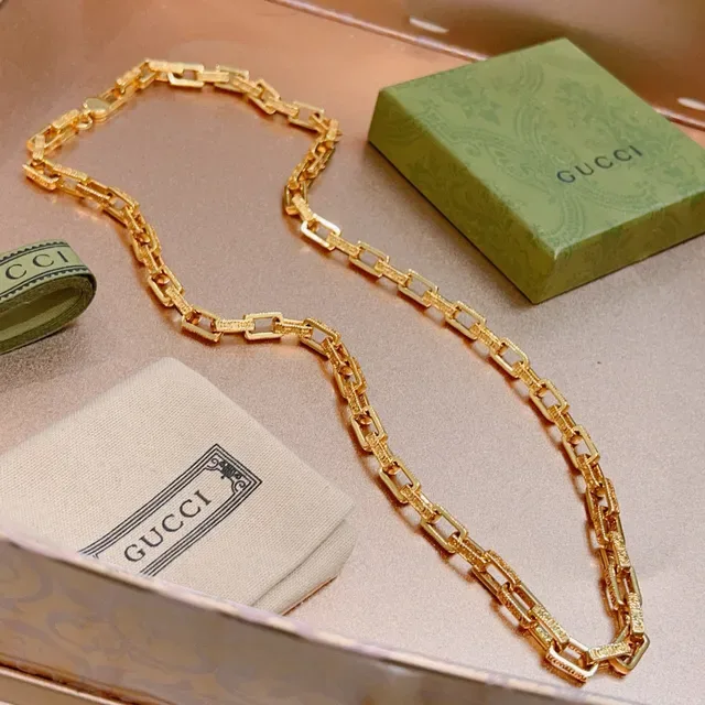 Gucci Gold Rectangular Link Chain Necklace 4