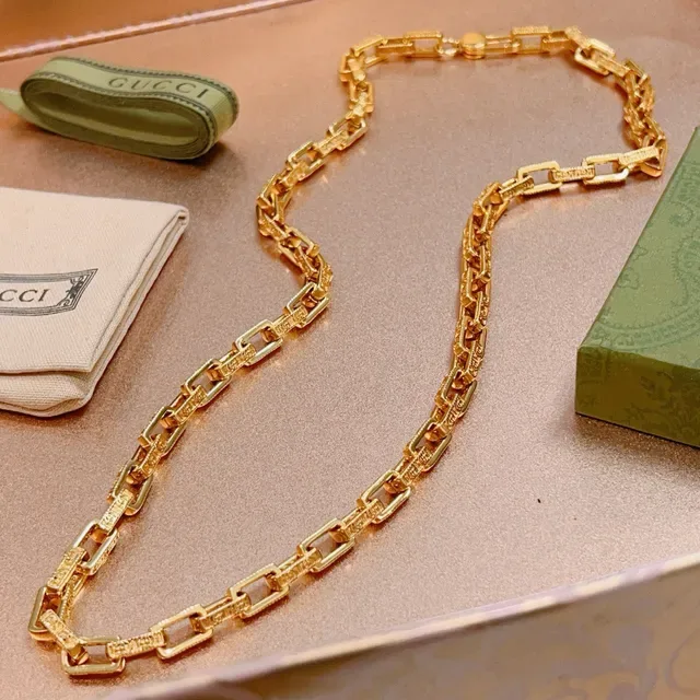 Gucci Gold Rectangular Link Chain Necklace 8