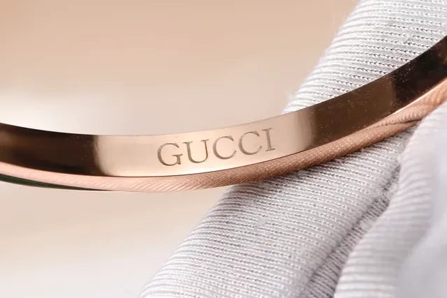 Bracelet Gucci Or et Argent Interlocking GG Logo Pave Crystal Accents 3