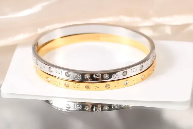 Bracelet Gucci Or et Argent Interlocking GG Logo Pave Crystal Accents 5