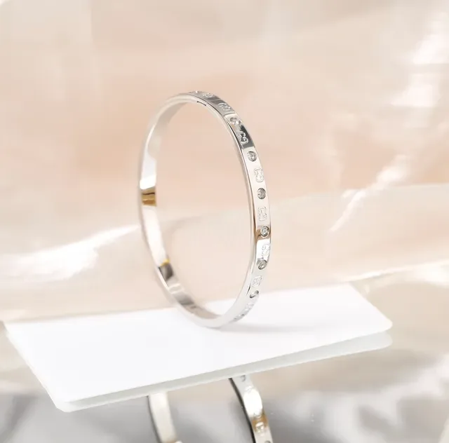 Bracelet Gucci Or et Argent Interlocking GG Logo Pave Crystal Accents 7