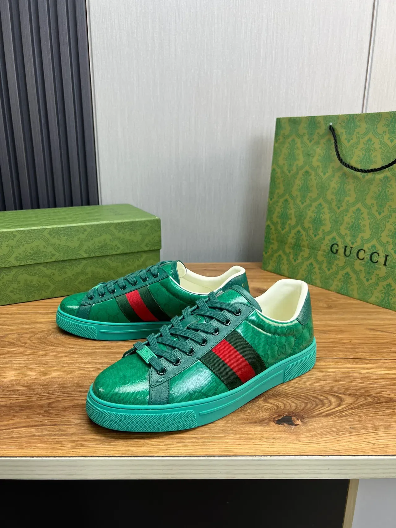 Gucci Vert Bleu Haut Brillant GG Monogram Print Sneakers Lifestyle 3
