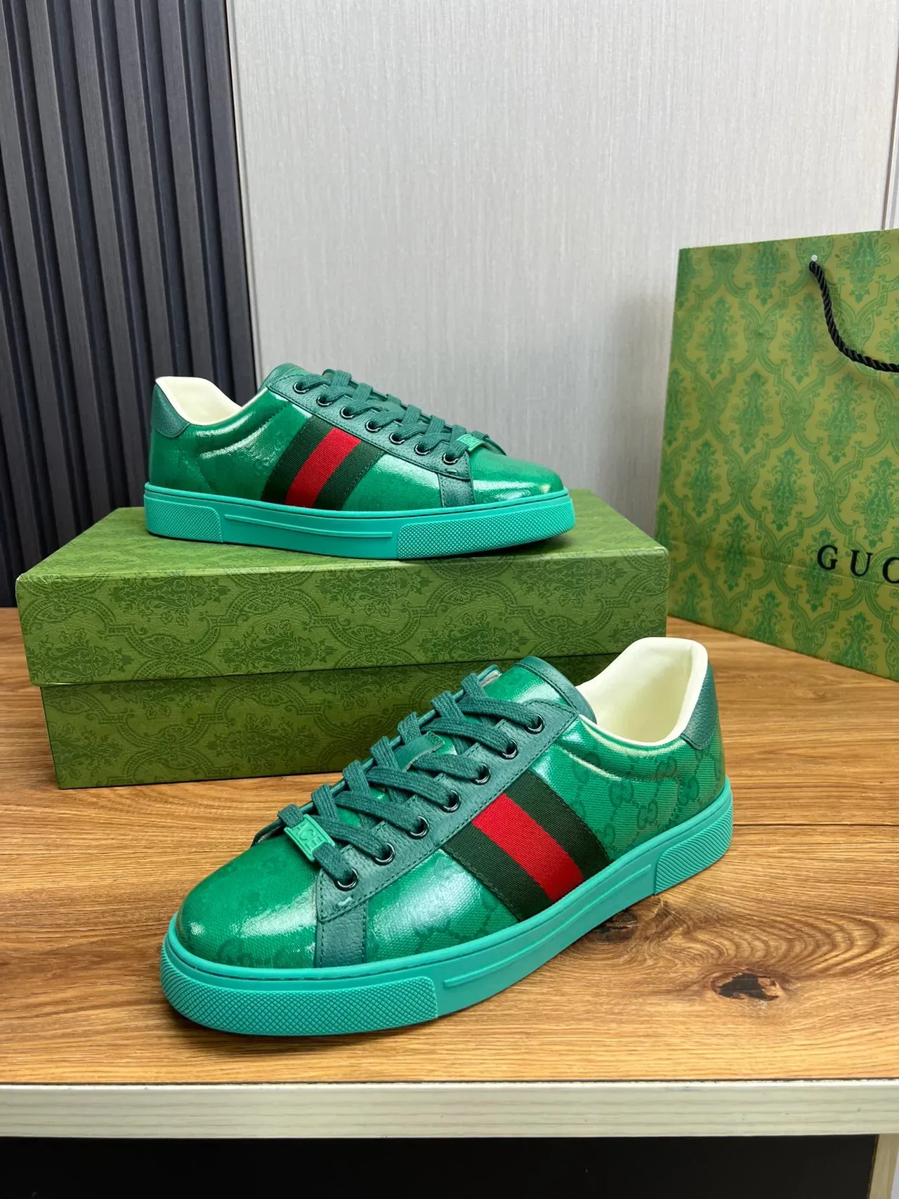 Gucci Vert Bleu Haut Brillant GG Monogram Print Sneakers Lifestyle 4
