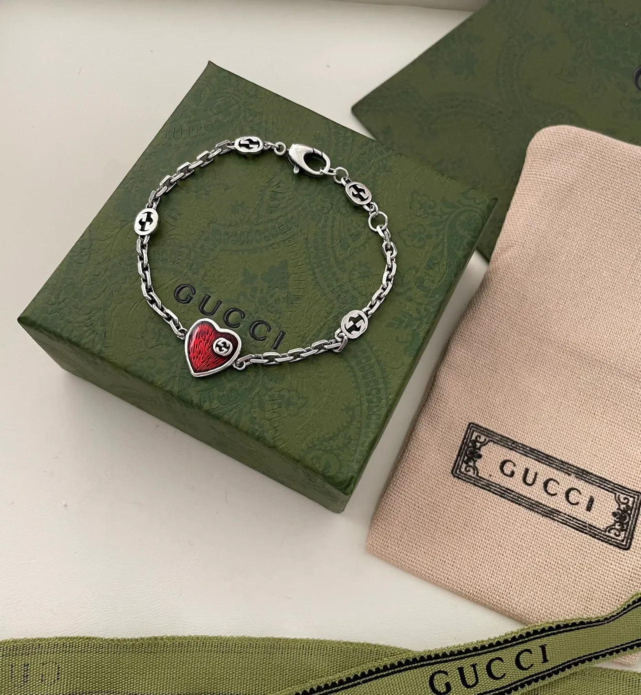 Gucci Heart Collection Red Enamel and Interlocking G Chain Bracelet 3