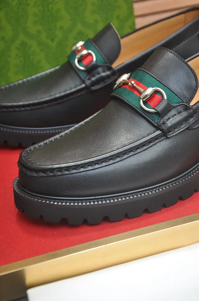Gucci Horsebit 1955 Mocassim de couro preto e verde com fivela 2