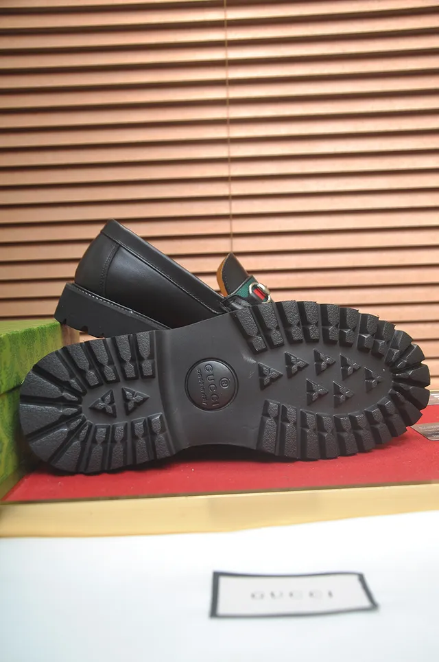 Gucci Horsebit 1955 Mocassim de couro preto e verde com fivela 3