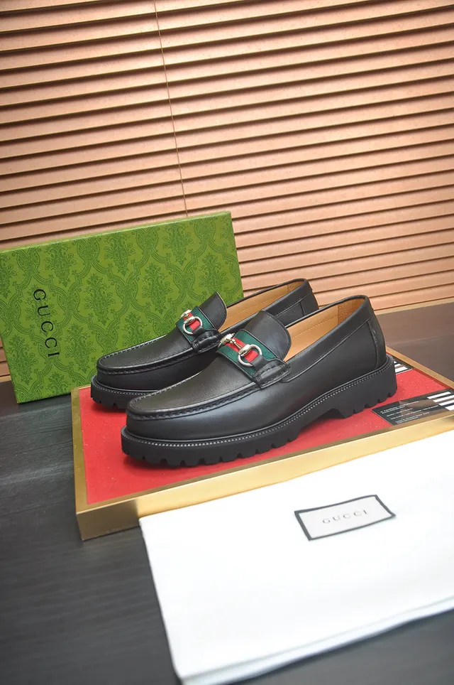 Gucci Horsebit 1955 Mocassim de couro preto e verde com fivela 4