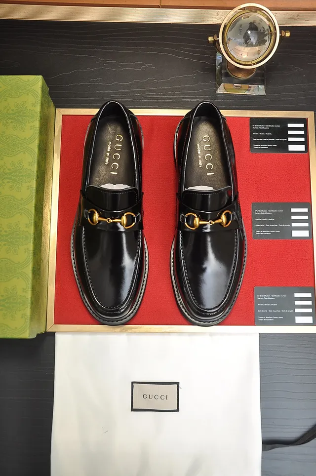 Gucci Horsebit 1955 Loafers en cuir patenté noir 5