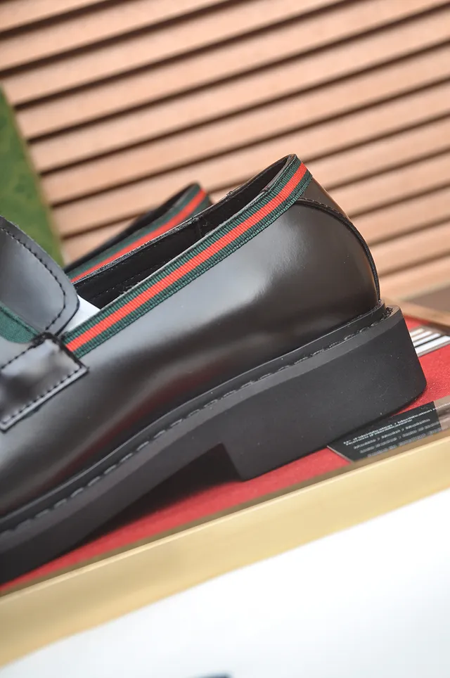 Gucci Horsebit 1955 Mocassins de couro marrom com listra de tecido 2