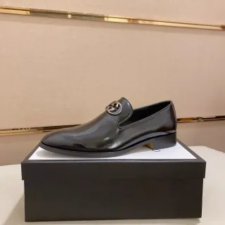Gucci Horsebit 1955 चमकदार काली चमड़े की लोफर