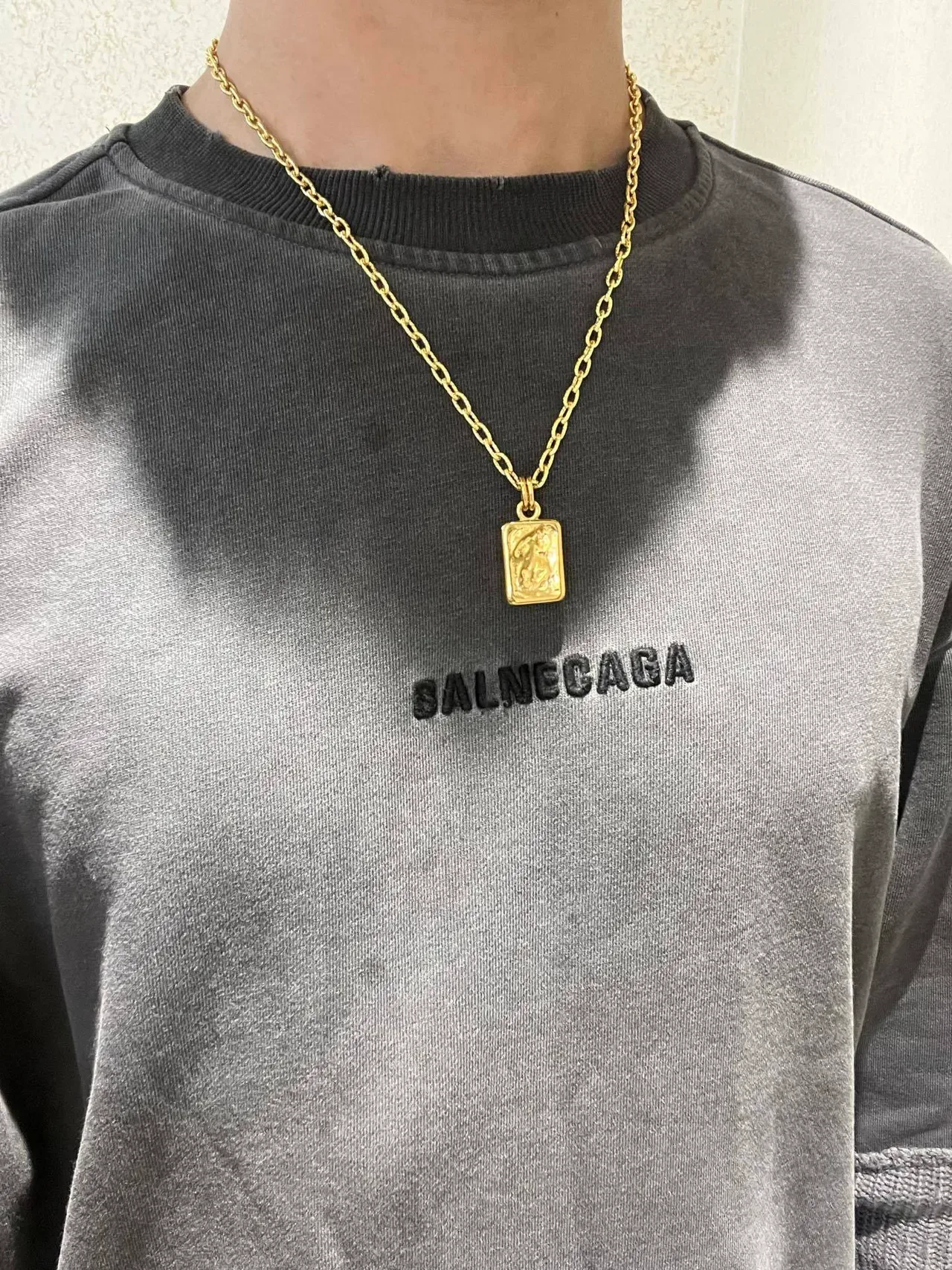 Gucci Icon Gold Chain Rectangular Bar Pendant Necklace 8