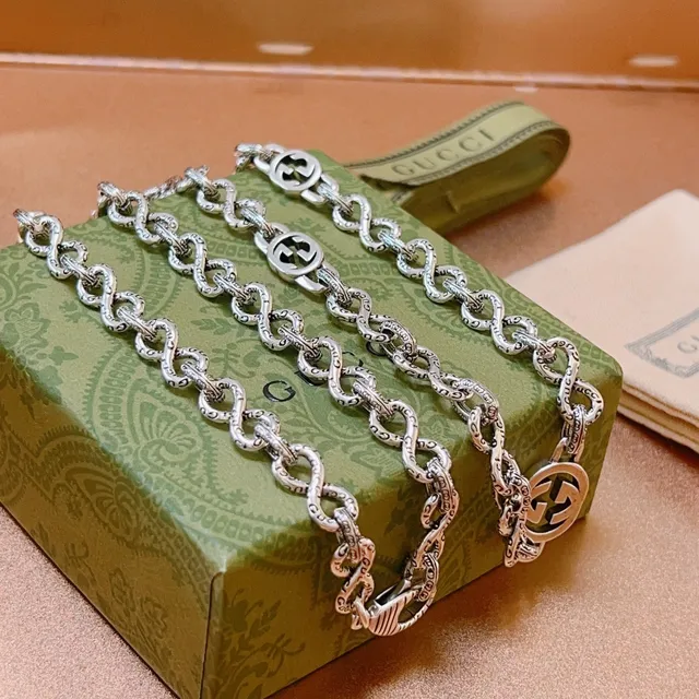 Gucci Interlocking G Twisted-Link Silver Necklace 9