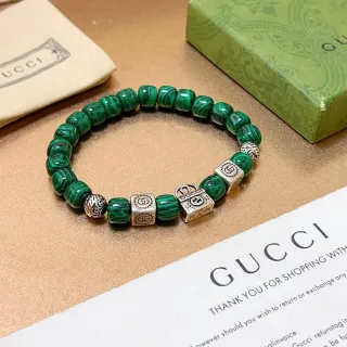 Gucci pulsera de cuentas de malacita y Interlocking G encanto entrelazado