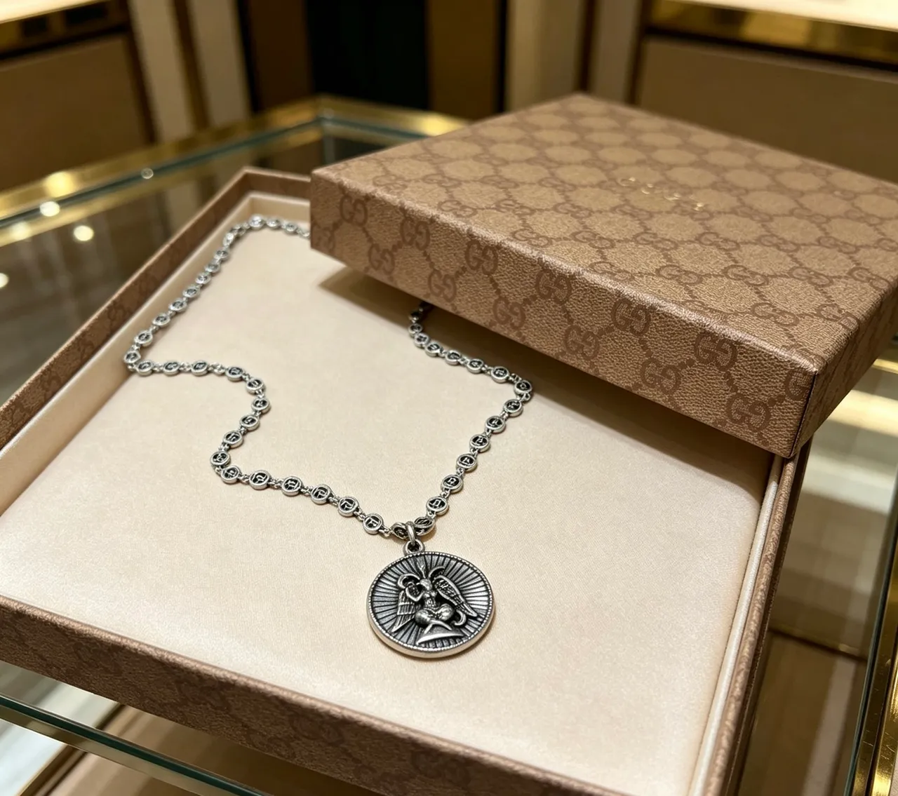 Gucci Medallion Pendant Silver Beige Necklace 4