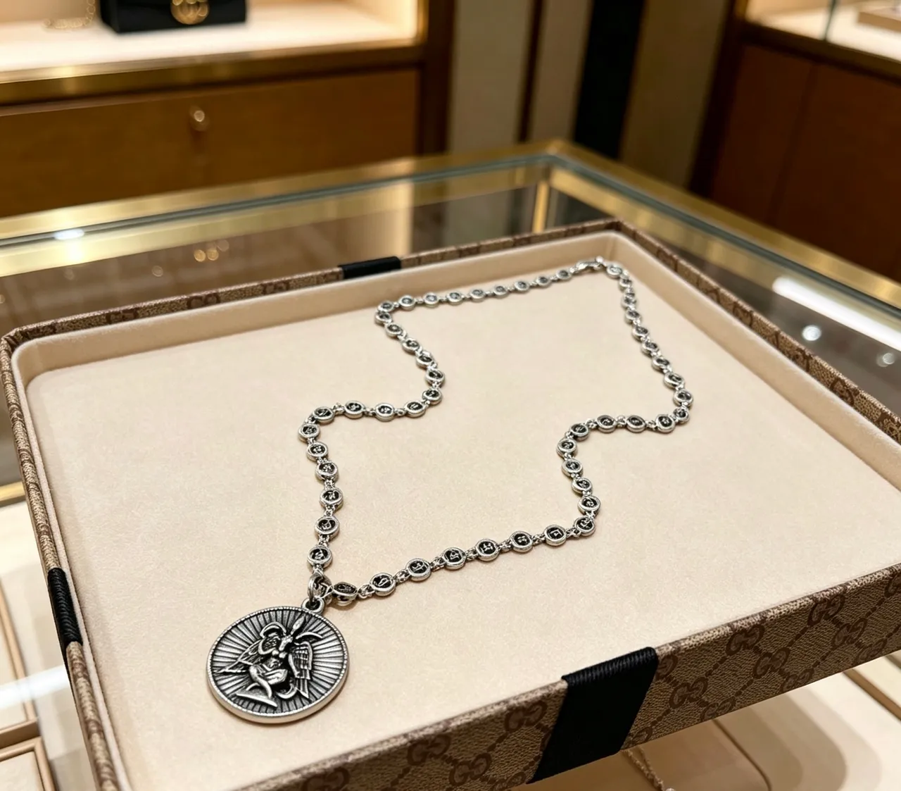 Gucci Medallion Pendant Silver Beige Necklace 7