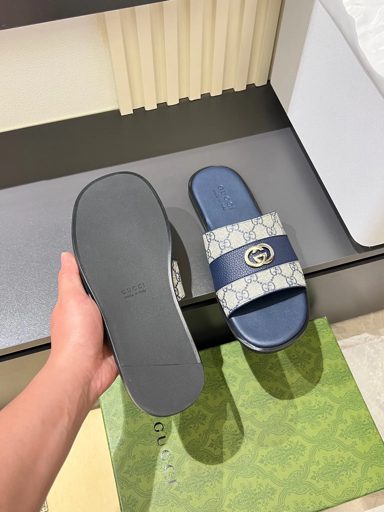 Gucci azul marino beige GG Monogram Canvas Leather Trim Slippers 9