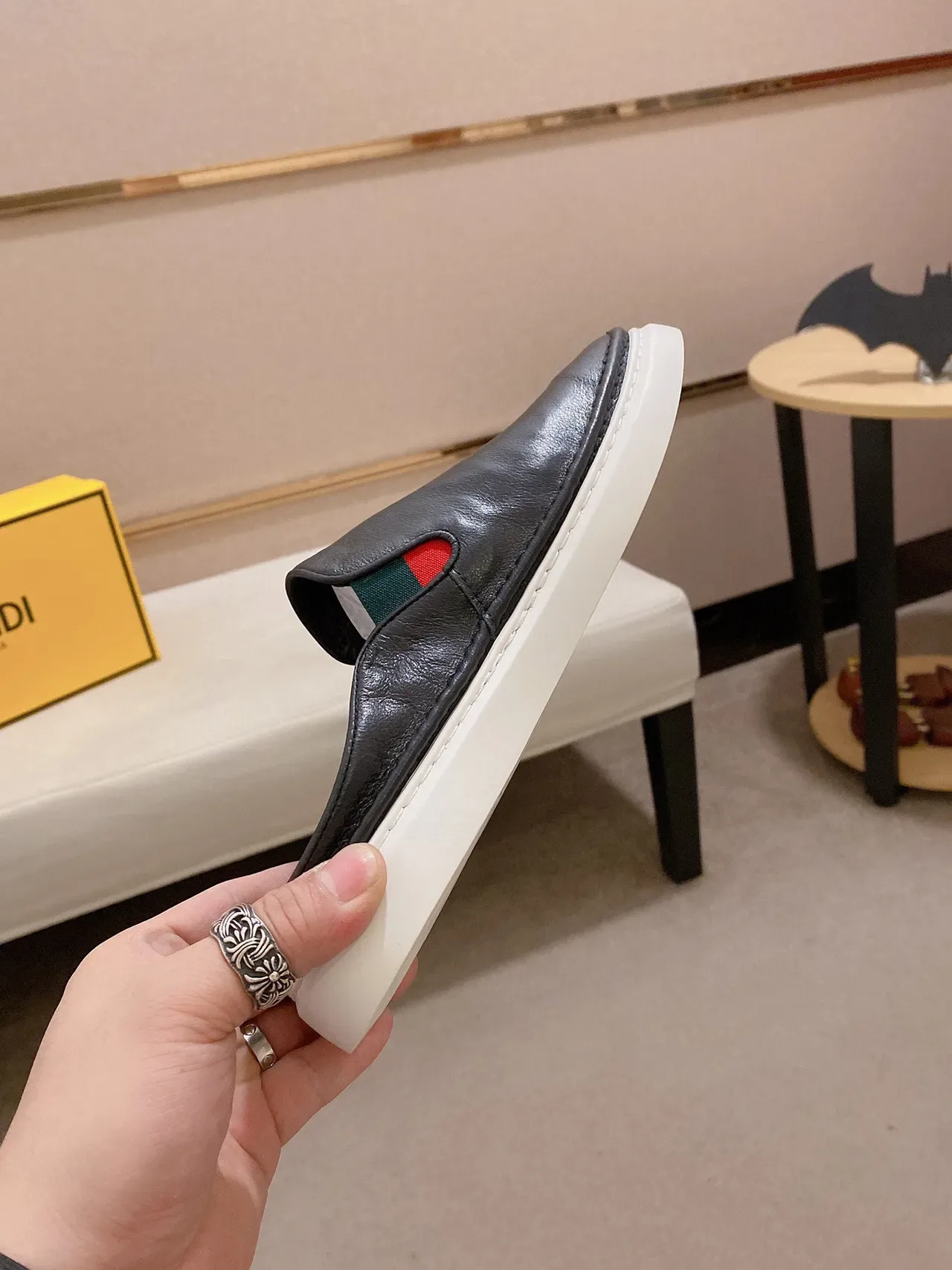 Gucci Princetown mocassins en cuir noir avec détail web 6