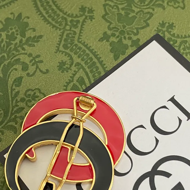 Gucci Red Black Enamel Interlocking G Logo Brooch 2