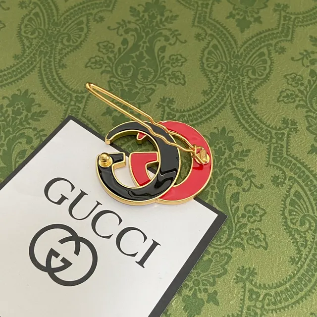 Gucci Red Black Enamel Interlocking G Logo Brooch 3