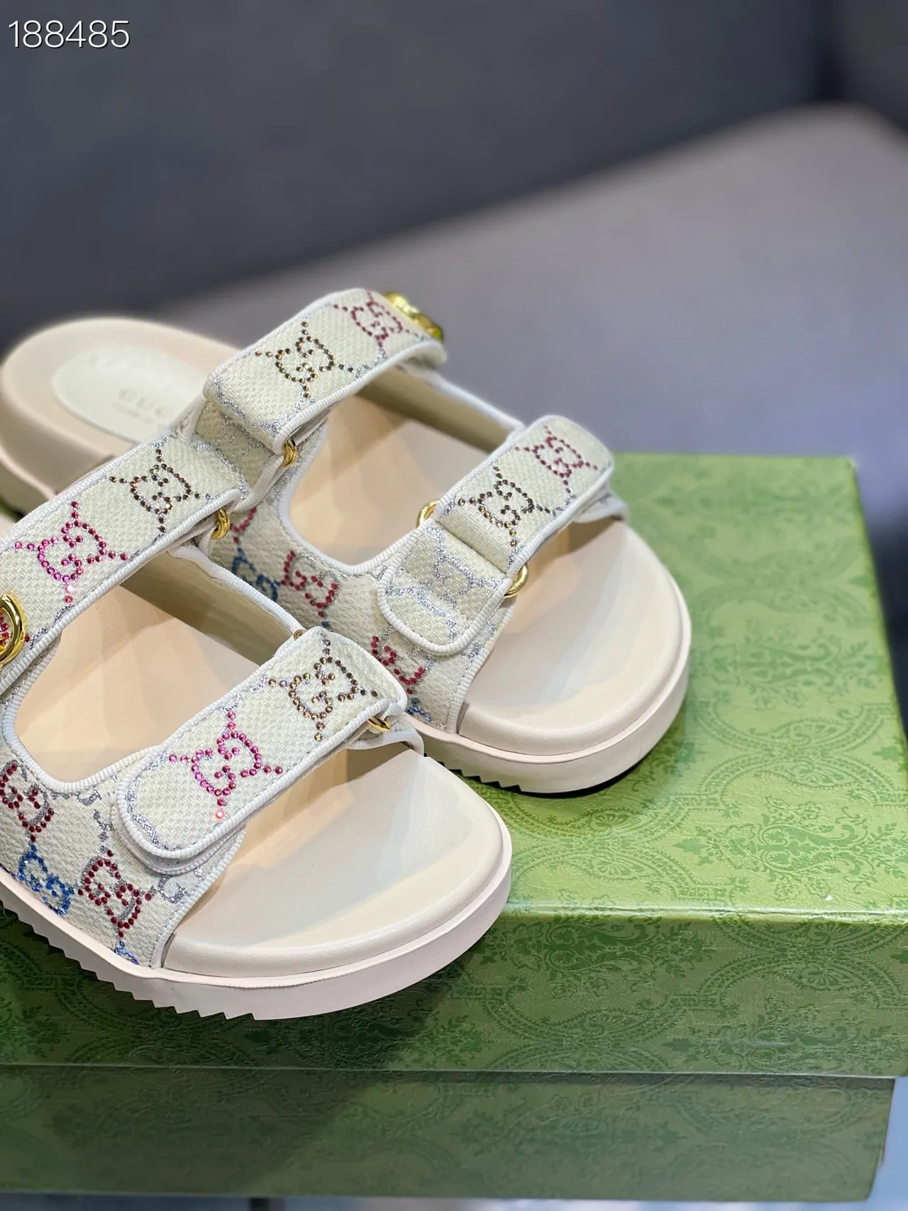 Gucci Screener Beige sandales casual multicolores ornées de cristaux, sangle GG tressée, boucle double G, hardware 5