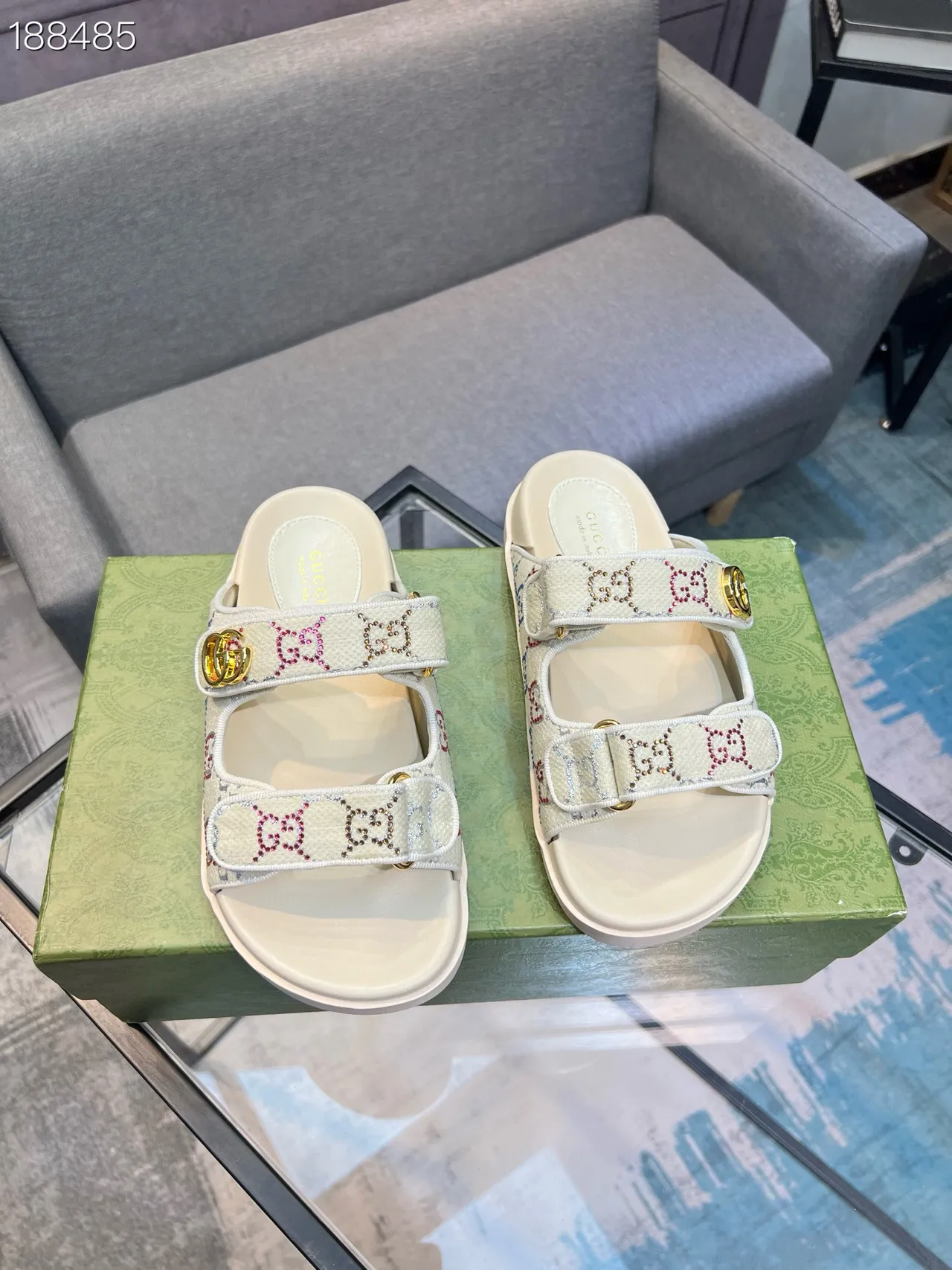 Gucci Screener Beige sandales casual multicolores ornées de cristaux, sangle GG tressée, boucle double G, hardware 8