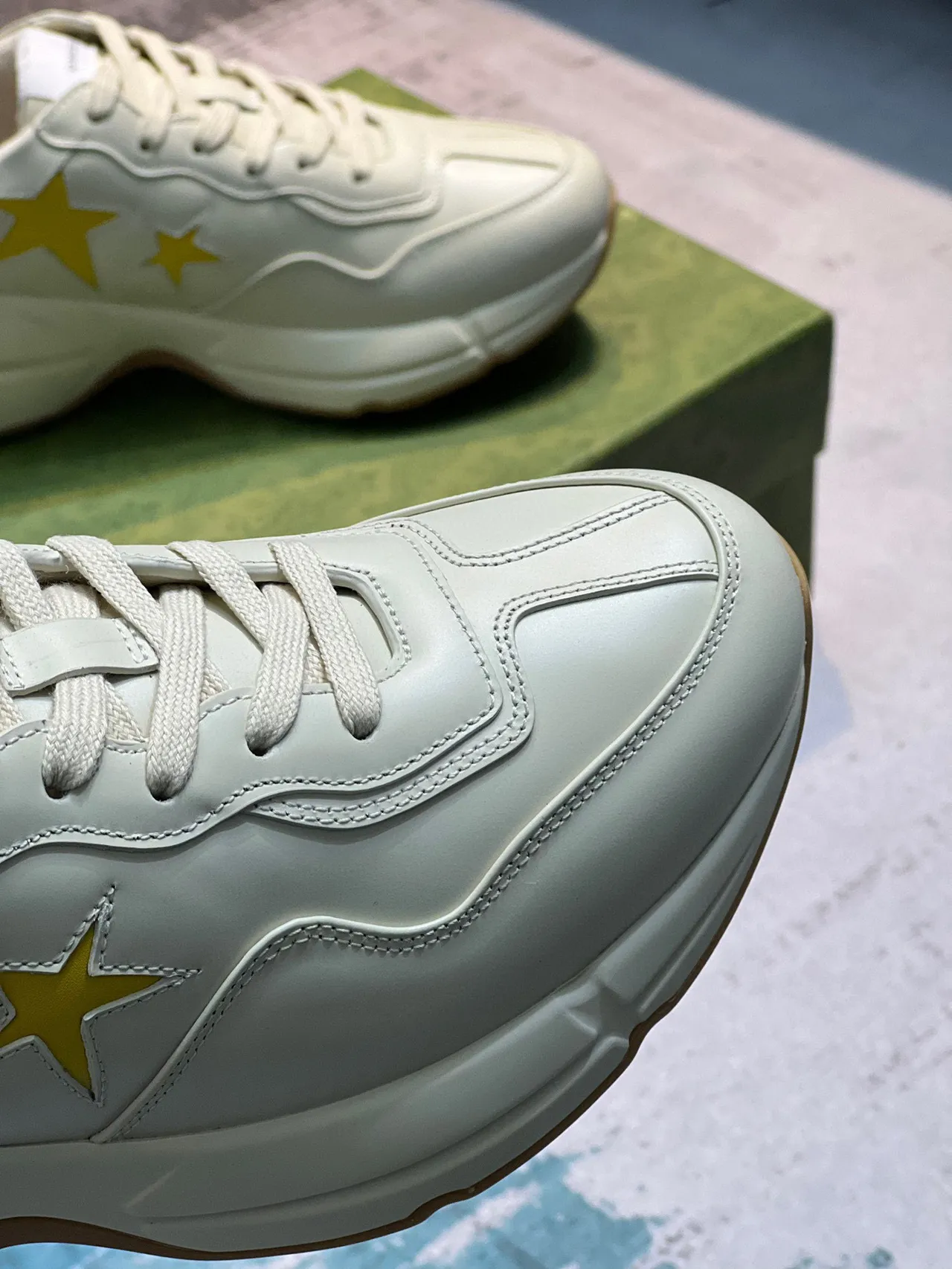 Gucci Screener Beige Yellow Off-White Leather Star Appliqués Lifestyle Sneakers 3