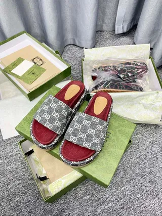 Gucci Screener Gray GG Monogram Red Footbed Slippers 7