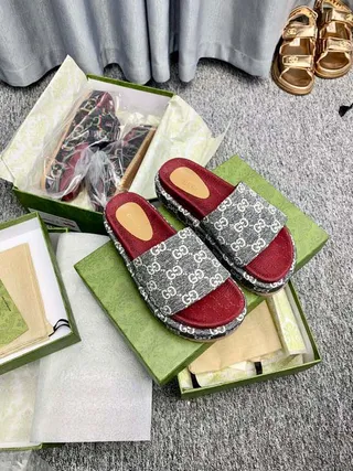 Gucci Screener Gray GG Monogram Red Footbed Slippers 8