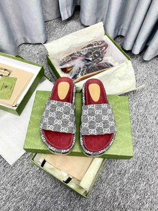 Gucci Screener Gray GG Monogram Red Footbed Slippers 9