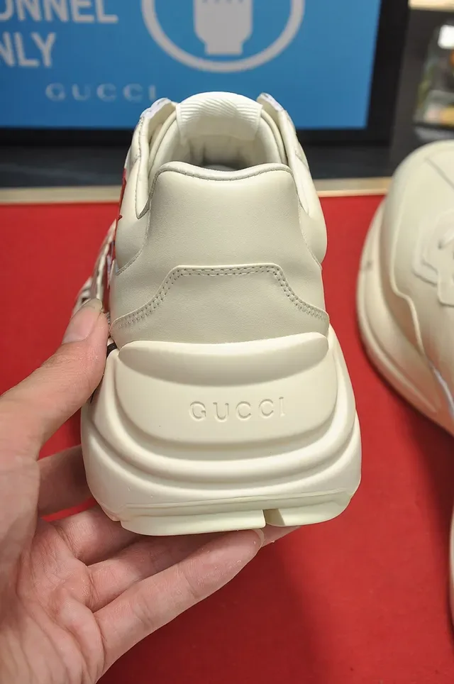 Gucci Screener Off-White رسم زهوري أحذية رياضية سميكة 2