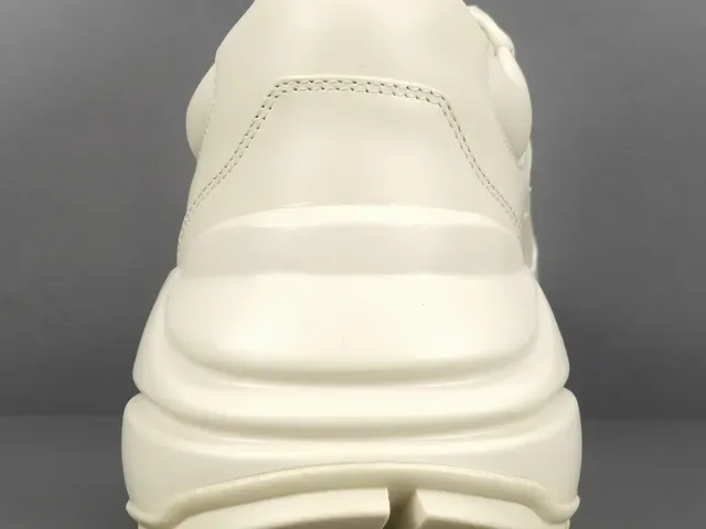 Gucci Screener Strawberry Graphic Off-White Lifestyle Sneakers 7