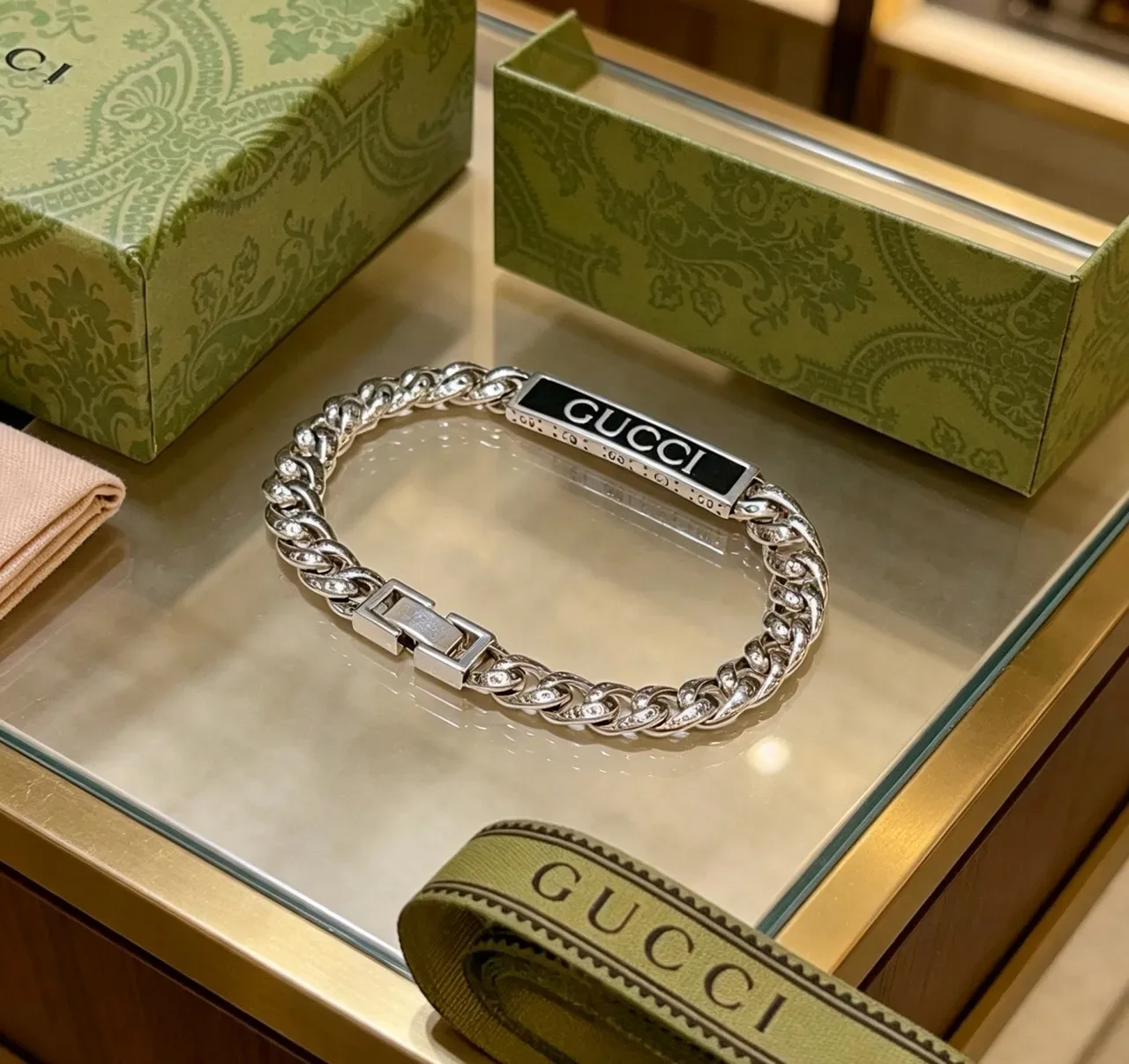 Gucci Silver Black Chunky Curb Chain Enamel Plaque Bracelet 2