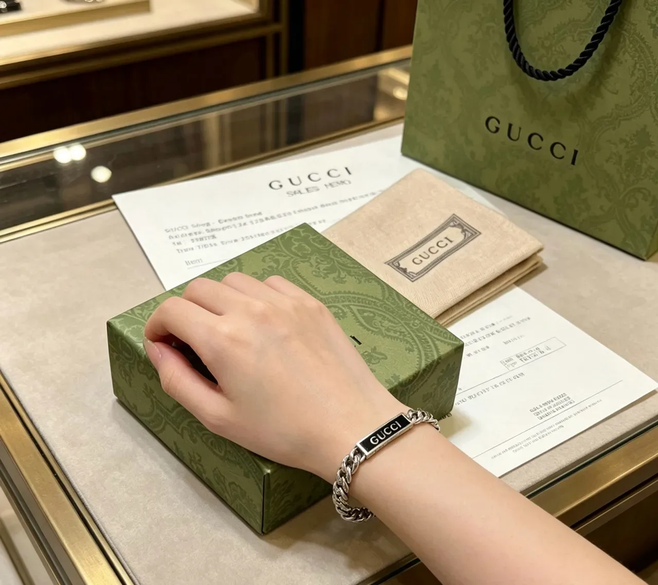 Gucci Silver Black Chunky Curb Chain Enamel Plaque Bracelet 3