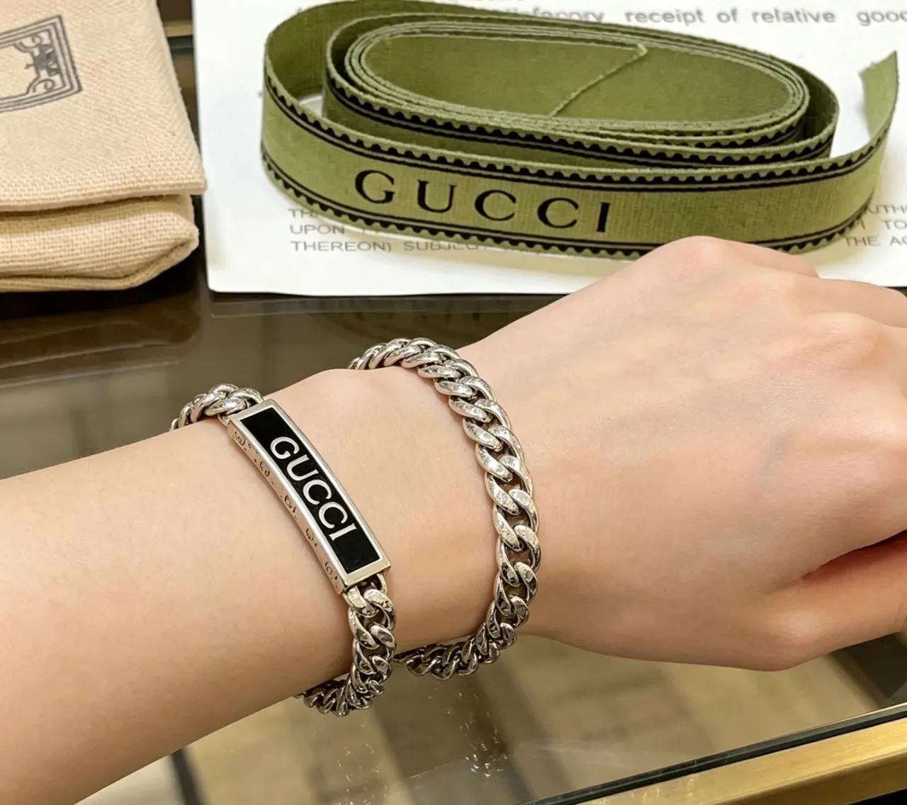 Gucci Silver Black Chunky Curb Chain Enamel Plaque Bracelet 5