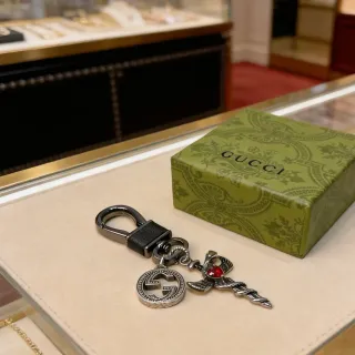 Gucci Silver Black Metallic Double-G Medallion Leather Strap Jewelry
