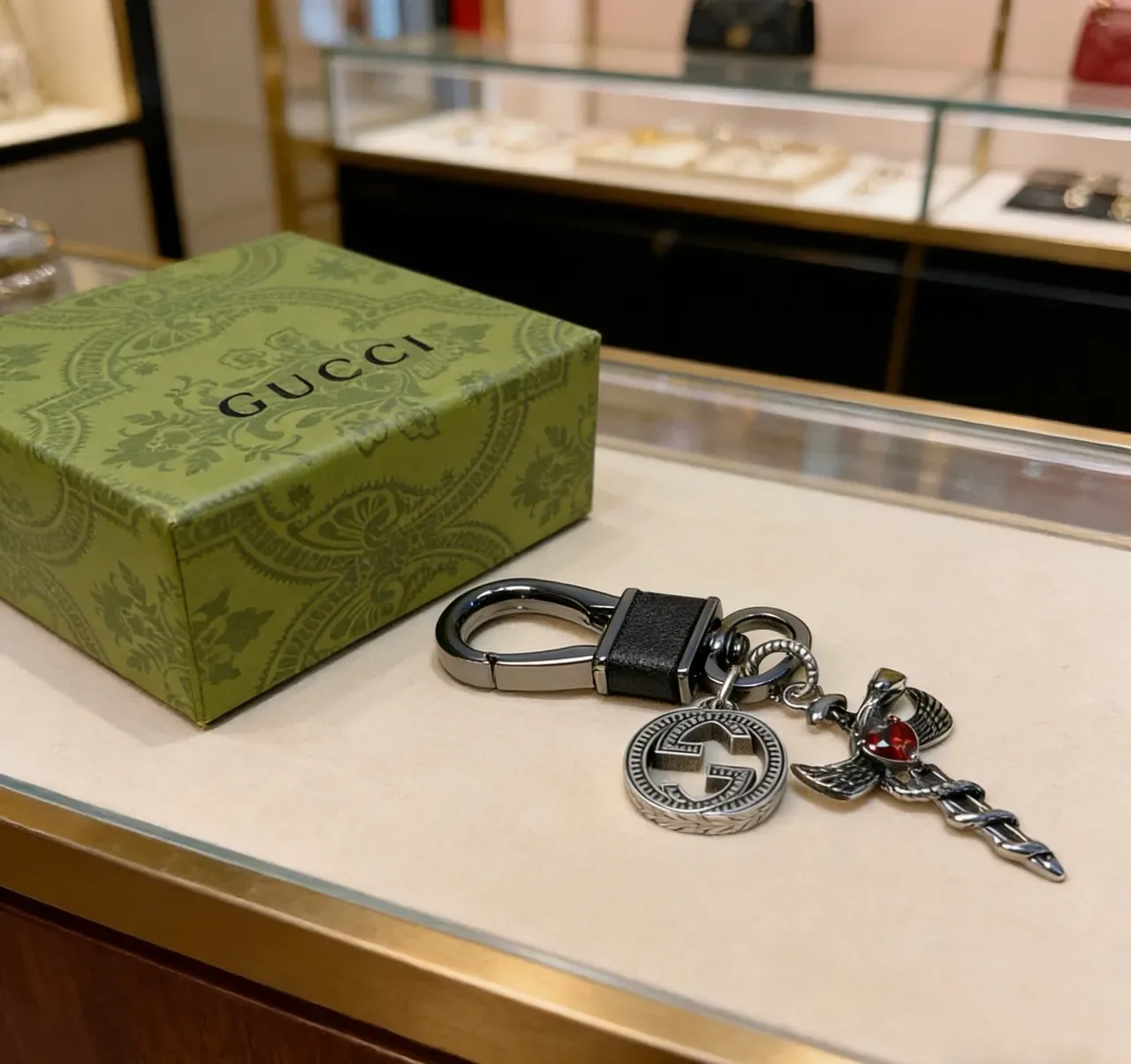Gucci Silver Black Metallic Double-G Medallion Leather Strap Jewelry 4