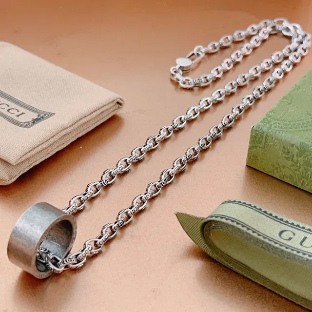 Gucci Silver Interlocking G Motif Chain Cylindrical Ring Pendant Necklace 6