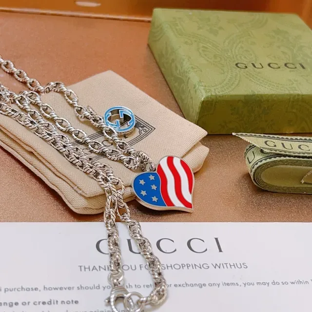 Gucci Silver Multicolor Curb-Link Chain Enamel Heart Pendant Necklace 5